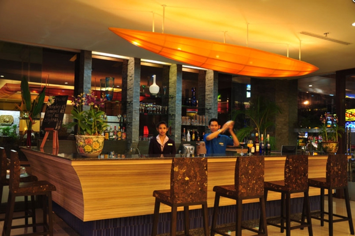 Imagen del bar/restaurante del Hotel Empress Pattaya. Foto 2