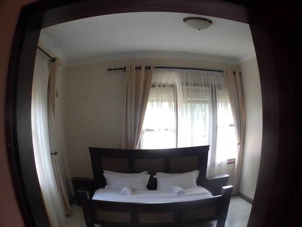 Imagen de la habitación del Hotel Emra. Foto 4
