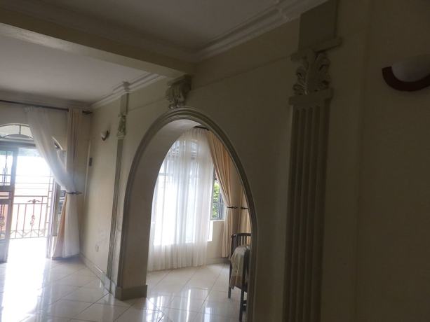 Imagen de los interiores del Hotel Emra. Foto 15