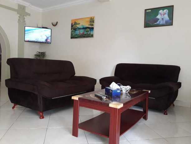 Imagen de los interiores del Hotel Emra. Foto 18