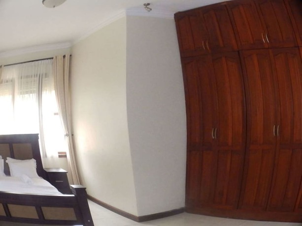 Imagen de la habitación del Hotel Emra. Foto 11
