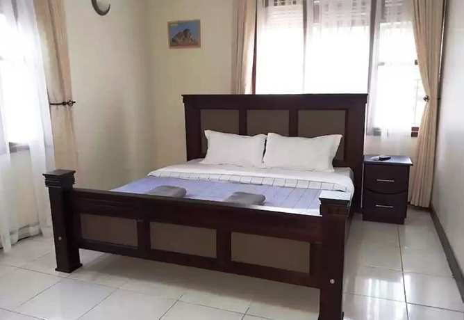 Imagen de la habitación del Hotel Emra. Foto 13