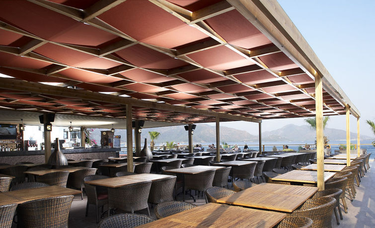 Imagen del bar/restaurante del Hotel Emre Beach and Emre. Foto 2