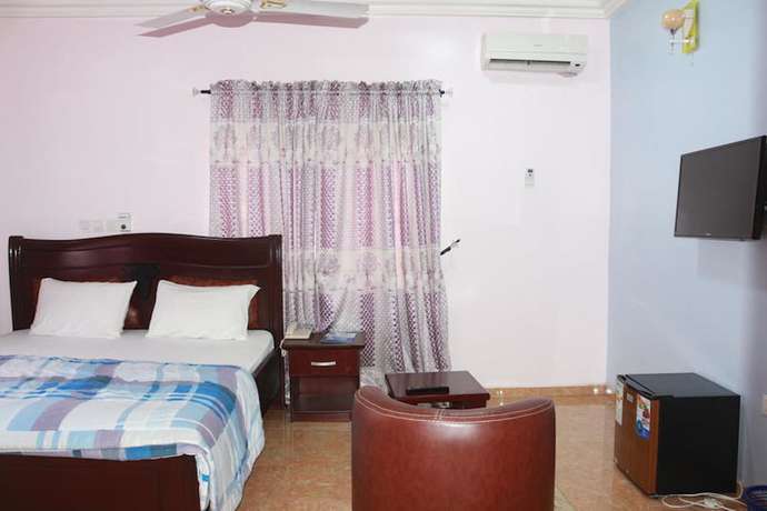 Imagen de la habitación del Hotel Emrosys. Foto 2