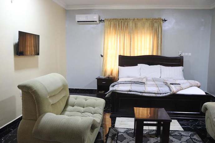 Imagen de la habitación del Hotel Emrosys. Foto 3