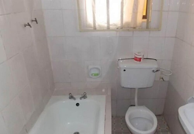 Imagen de la habitación del Hotel Emrosys. Foto 4