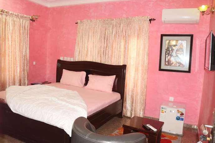 Imagen de la habitación del Hotel Emrosys. Foto 5