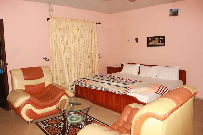 Imagen de la habitación del Hotel Emrosys. Foto 6