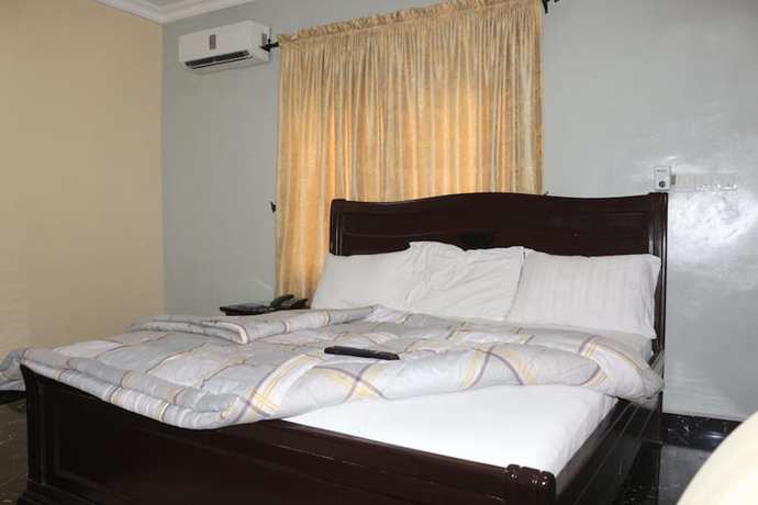 Imagen de la habitación del Hotel Emrosys. Foto 7