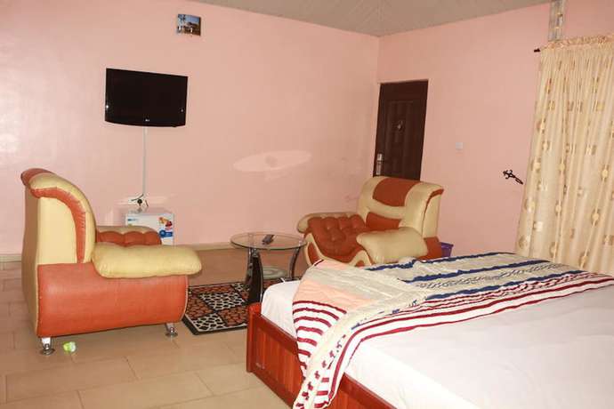 Imagen de la habitación del Hotel Emrosys. Foto 9