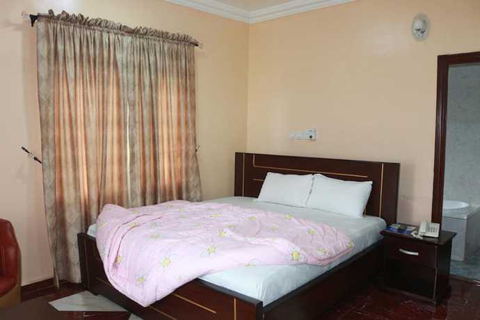 Imagen de la habitación del Hotel Emrosys. Foto 11