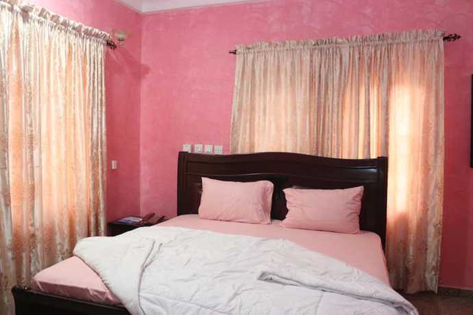 Imagen de la habitación del Hotel Emrosys. Foto 15