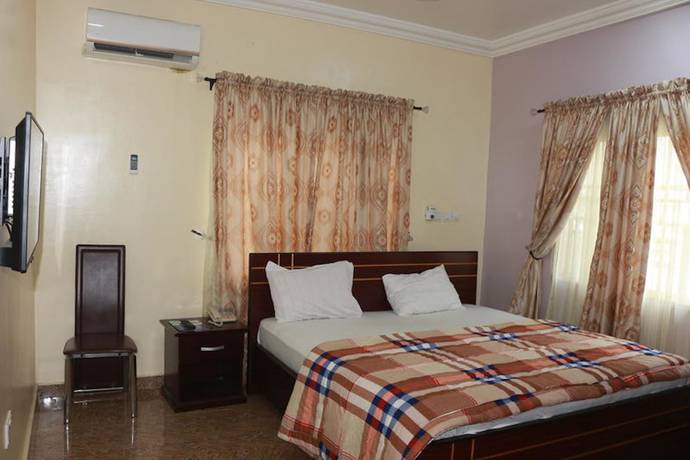 Imagen de la habitación del Hotel Emrosys. Foto 16