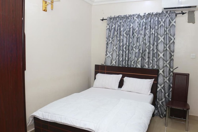 Imagen de la habitación del Hotel Emrosys. Foto 17