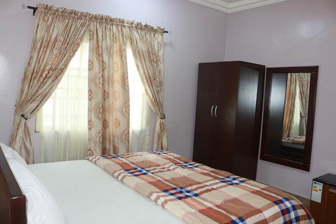 Imagen de la habitación del Hotel Emrosys. Foto 18