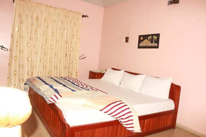 Imagen de la habitación del Hotel Emrosys. Foto 19