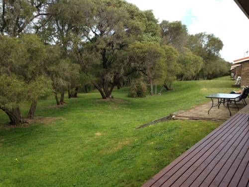 Imagen de la habitación del Hotel Emu Beach Chalets. Foto 5
