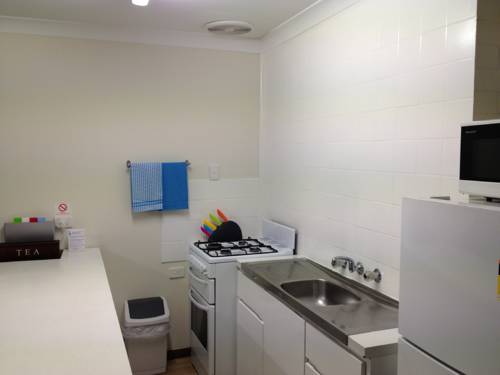 Imagen de la habitación del Hotel Emu Beach Chalets. Foto 6