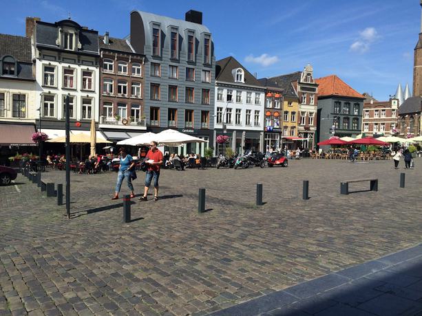 Imagen de los exteriores del Hotel En Grand Caf&eacute; De Pauw. Foto 17