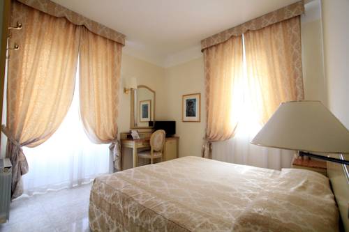 Imagen de la habitación del Hotel Ena. Foto 3