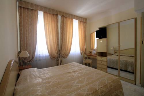 Imagen de la habitación del Hotel Ena. Foto 5
