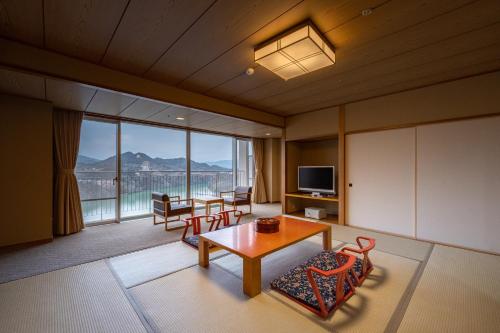 Imagen de la habitación del Hotel Enakyo Onsen Yuzuriha. Foto 17