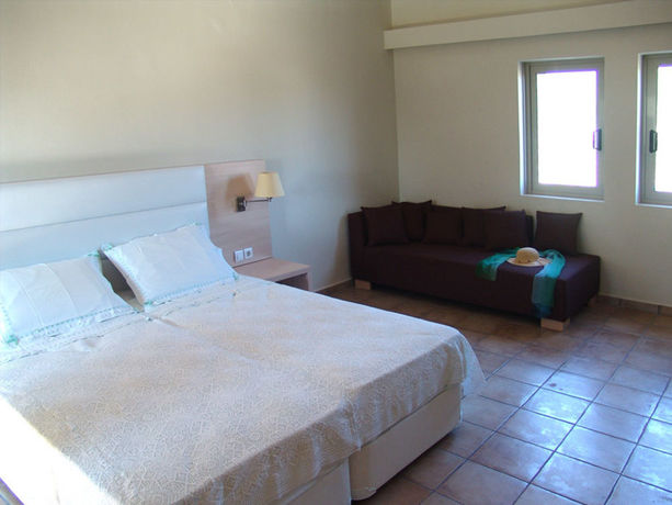 Imagen de los exteriores del Hotel Enalia Gi. Foto 11