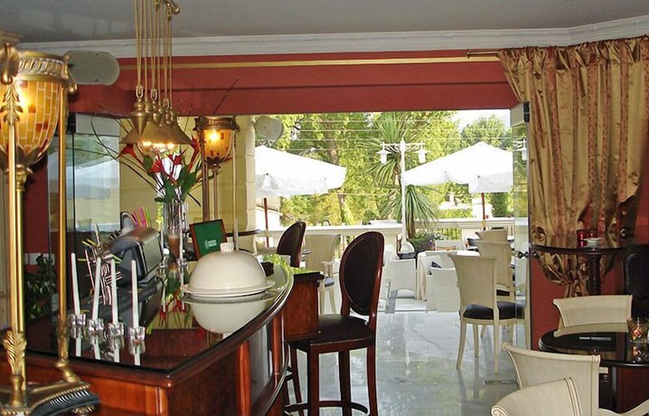 Imagen del bar/restaurante del Hotel Enavlion Batagianni. Foto 2
