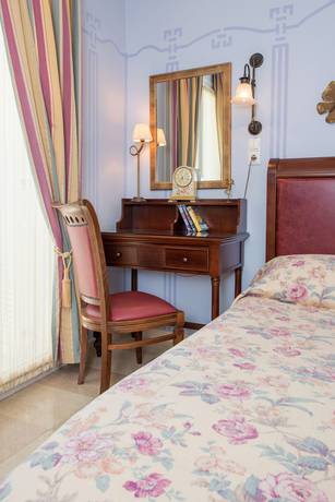 Imagen de la habitación del Hotel Enavlion Batagianni. Foto 11