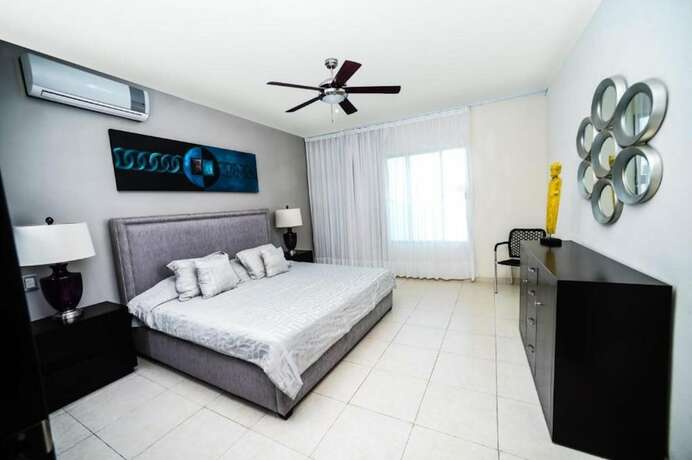 Imagen de la habitación del Hotel Encanto Riviera, Playa del Carmen. Foto 17