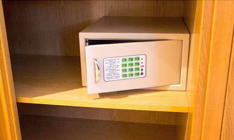 Imagen de la habitación del Hotel Encasa Almansa. Foto 10