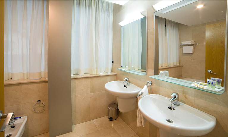 Imagen de la habitación del Hotel Encasa Almansa. Foto 13