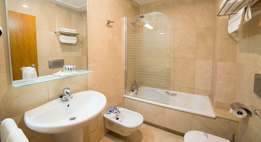 Imagen de la habitación del Hotel Encasa Almansa. Foto 14