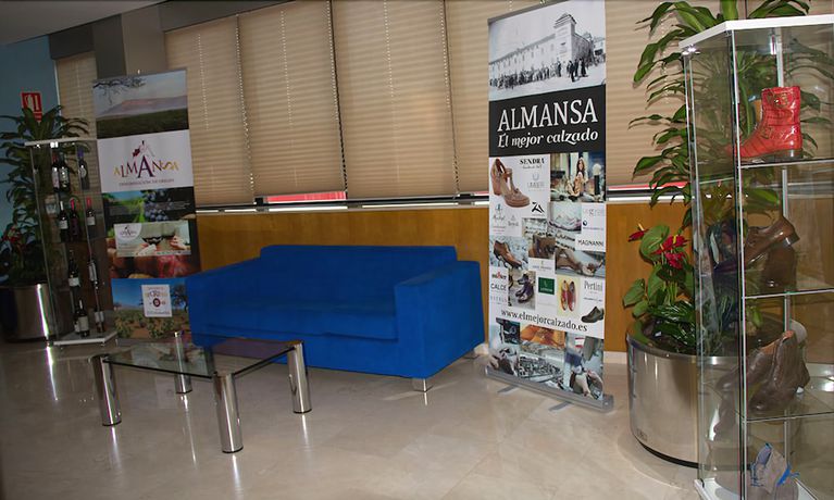 Imagen de los interiores del Hotel Encasa Almansa. Foto 18