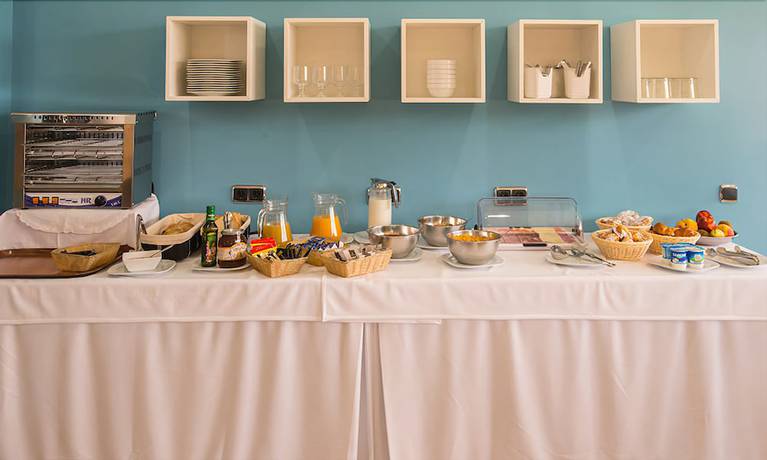 Imagen del bar/restaurante del Hotel Encasa Almansa. Foto 3