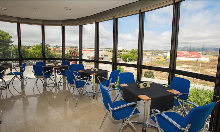 Imagen del bar/restaurante del Hotel Encasa Almansa. Foto 4