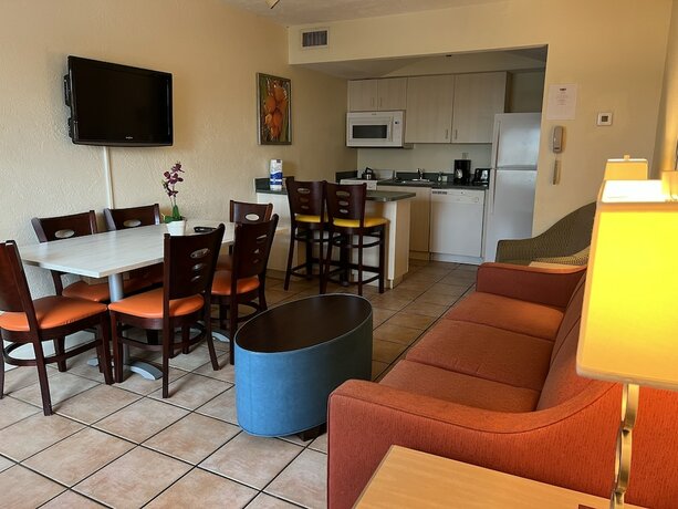 Imagen de la habitación del Hotel Enchanted Isle Resort. Foto 12