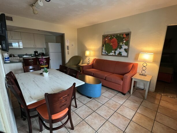 Imagen de la habitación del Hotel Enchanted Isle Resort. Foto 17