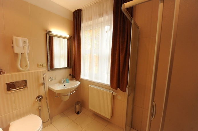 Imagen de la habitación del Hotel Enci&aacute;n. Foto 3