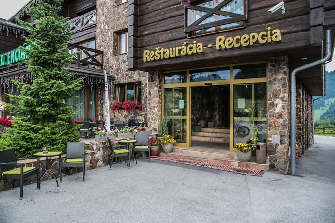 Imagen de los interiores del Hotel Enci&aacute;n. Foto 14