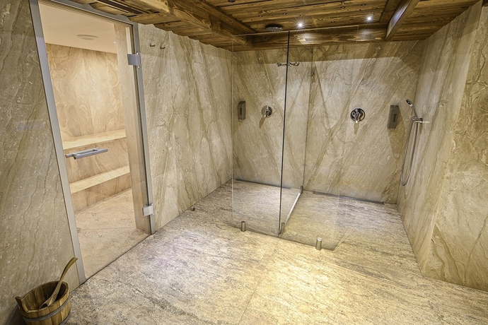 Imagen de la piscina del Hotel Enci&aacute;n. Foto 19