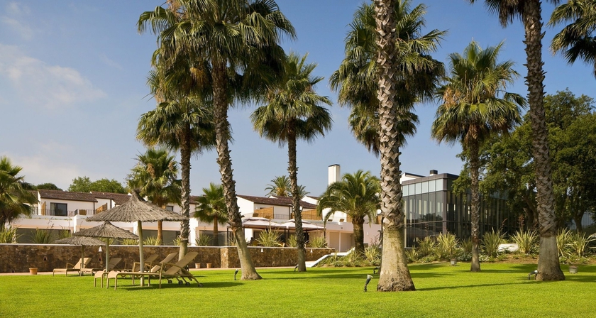 Imagen de los exteriores del Hotel Encinar De Sotogrande. Foto 10