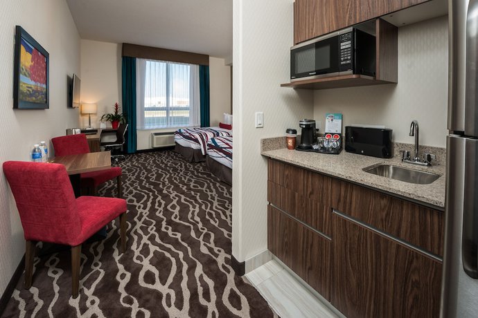 Imagen de la habitación del Hotel Encore Suites By Service Plus Inns. Foto 7