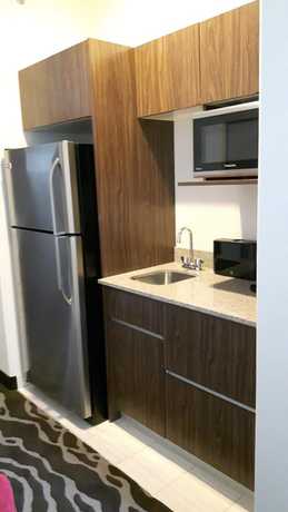 Imagen de la habitación del Hotel Encore Suites By Service Plus Inns. Foto 13
