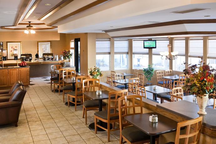 Imagen del bar/restaurante del Hotel Endeavor Inn & Suites, Trademark Collection by Wyndham. Foto 5