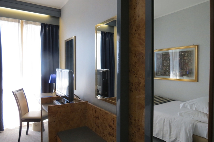 Imagen de la habitación del Hotel Enea Pomezia. Foto 6