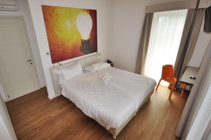 Imagen de la habitación del Hotel Energy. Foto 15