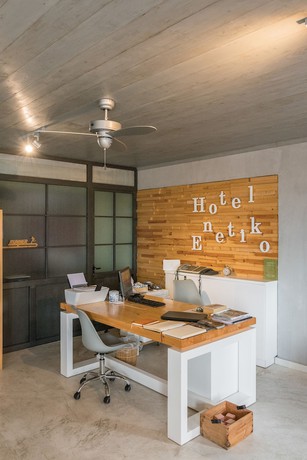 Imagen de los interiores del Hotel Enetiko Resort. Foto 16
