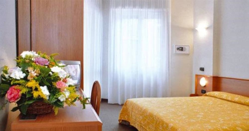 Imagen de la habitación del Hotel Engadina. Foto 12