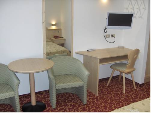 Imagen de la habitación del Hotel Engel, Canazei. Foto 2
